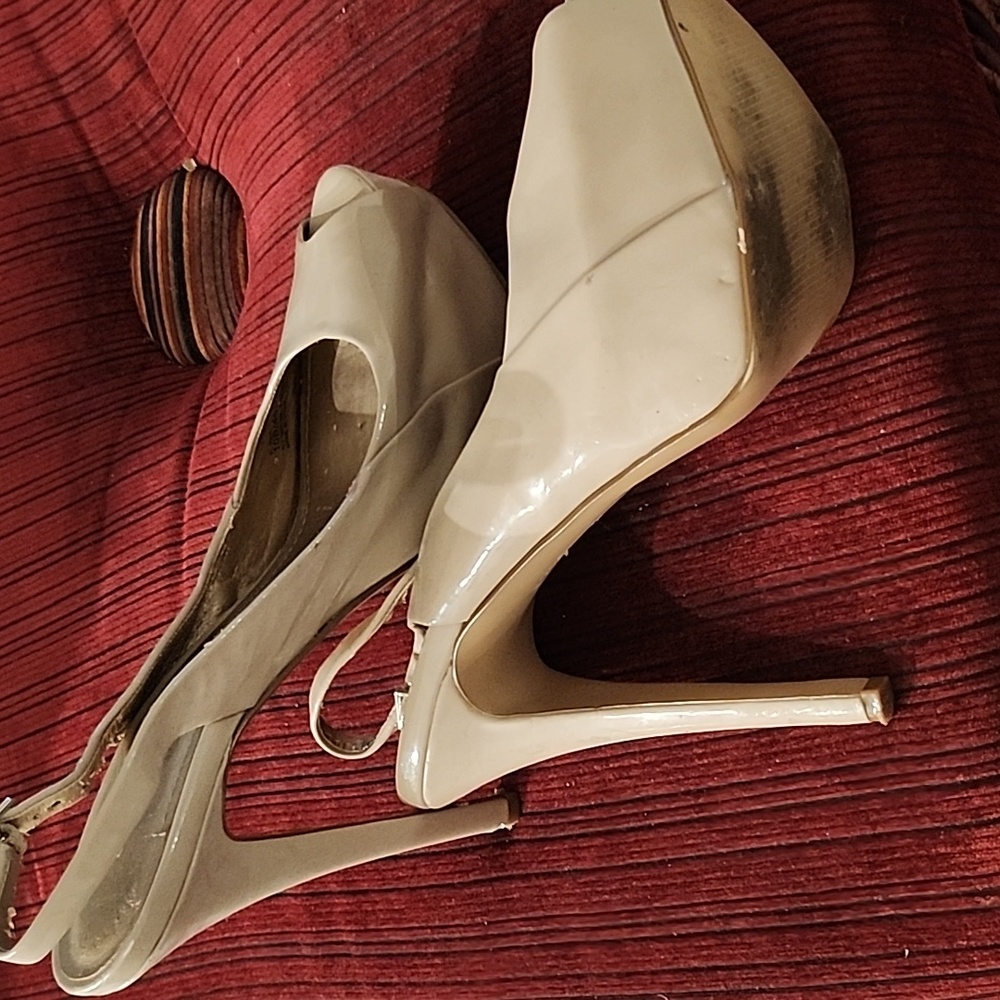 Shoes - Picture 4 of 5